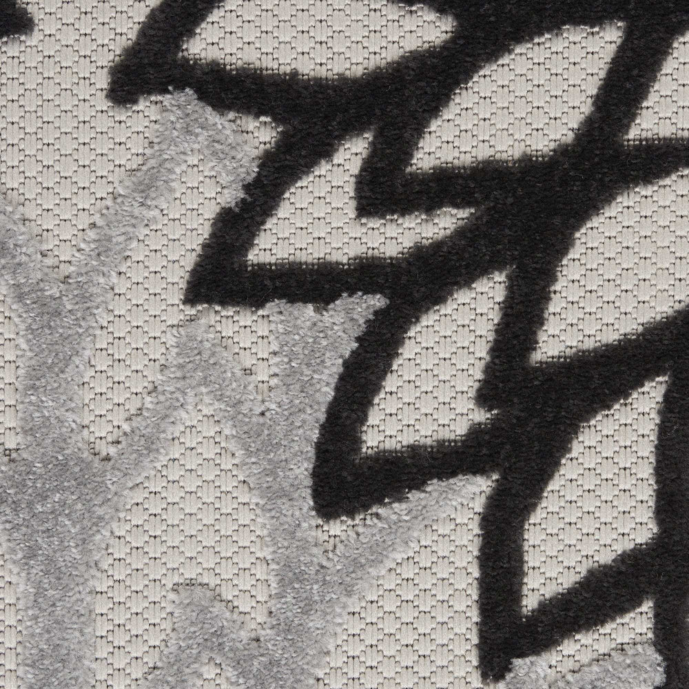 6' X 9' Black And White Floral Indoor Outdoor Area Rug - Homeroots - Flyclothing LLC