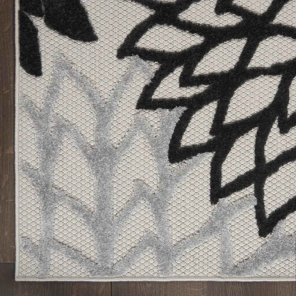 7' X 10' Black White Floral Indoor Outdoor Area Rug - Homeroots - Flyclothing LLC