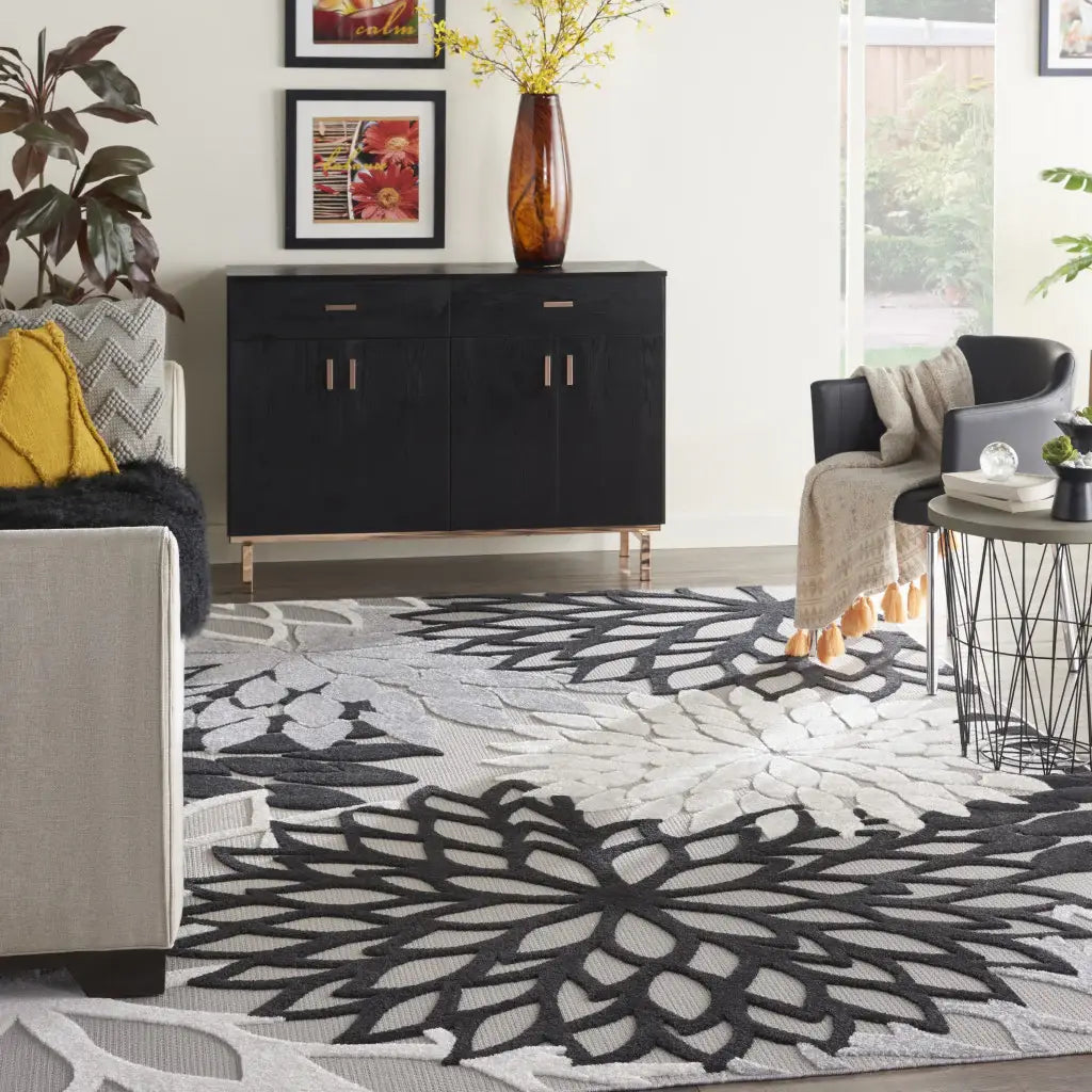 8' X 11' Black And White Floral Indoor Outdoor Area Rug - Homeroots - Flyclothing LLC