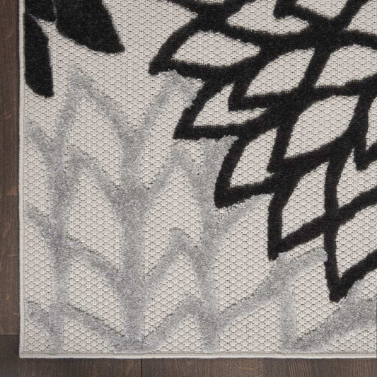 8' X 11' Black And White Floral Indoor Outdoor Area Rug - Homeroots - Flyclothing LLC