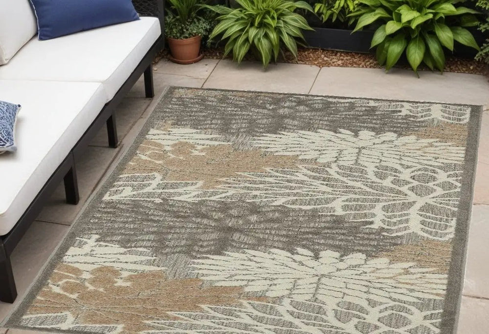 4' X 6' Gray And Ivory Floral Indoor Outdoor Area Rug - Homeroots
