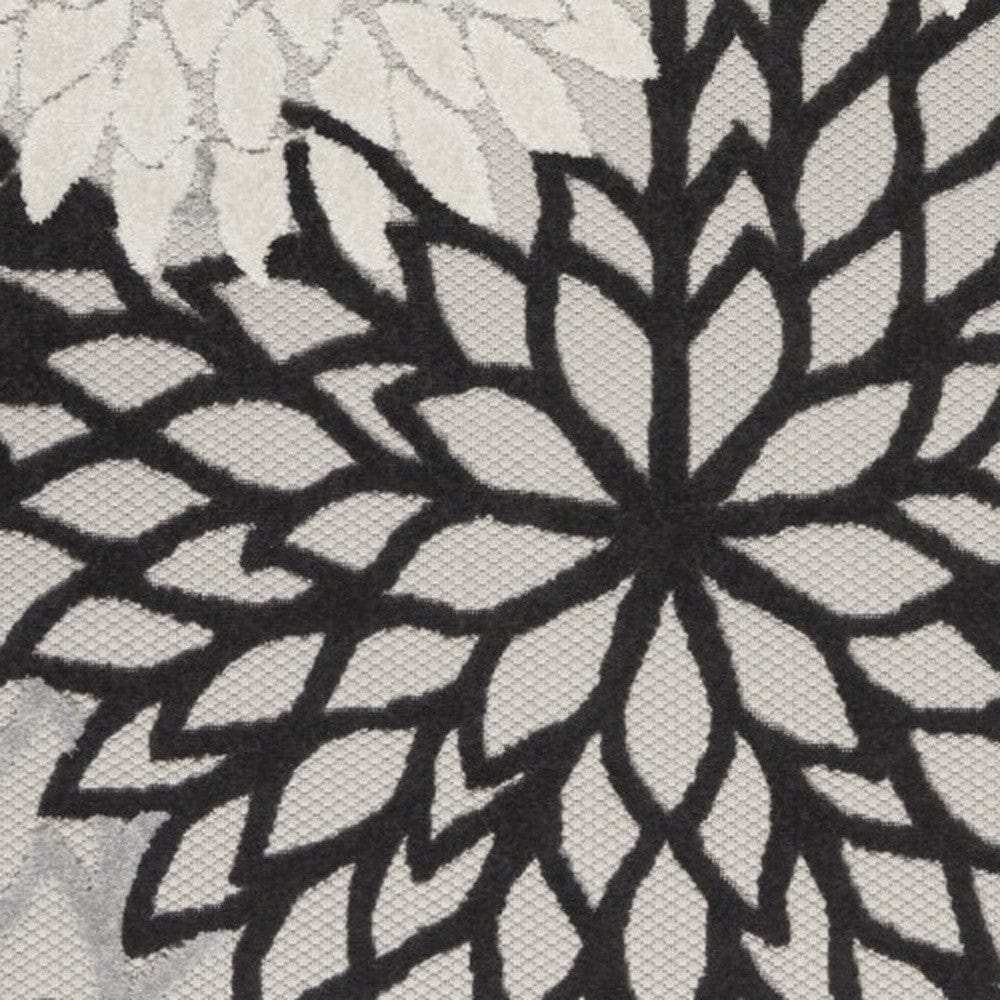 5' X 7' Black And White Floral Indoor Outdoor Area Rug - Homeroots - Flyclothing LLC