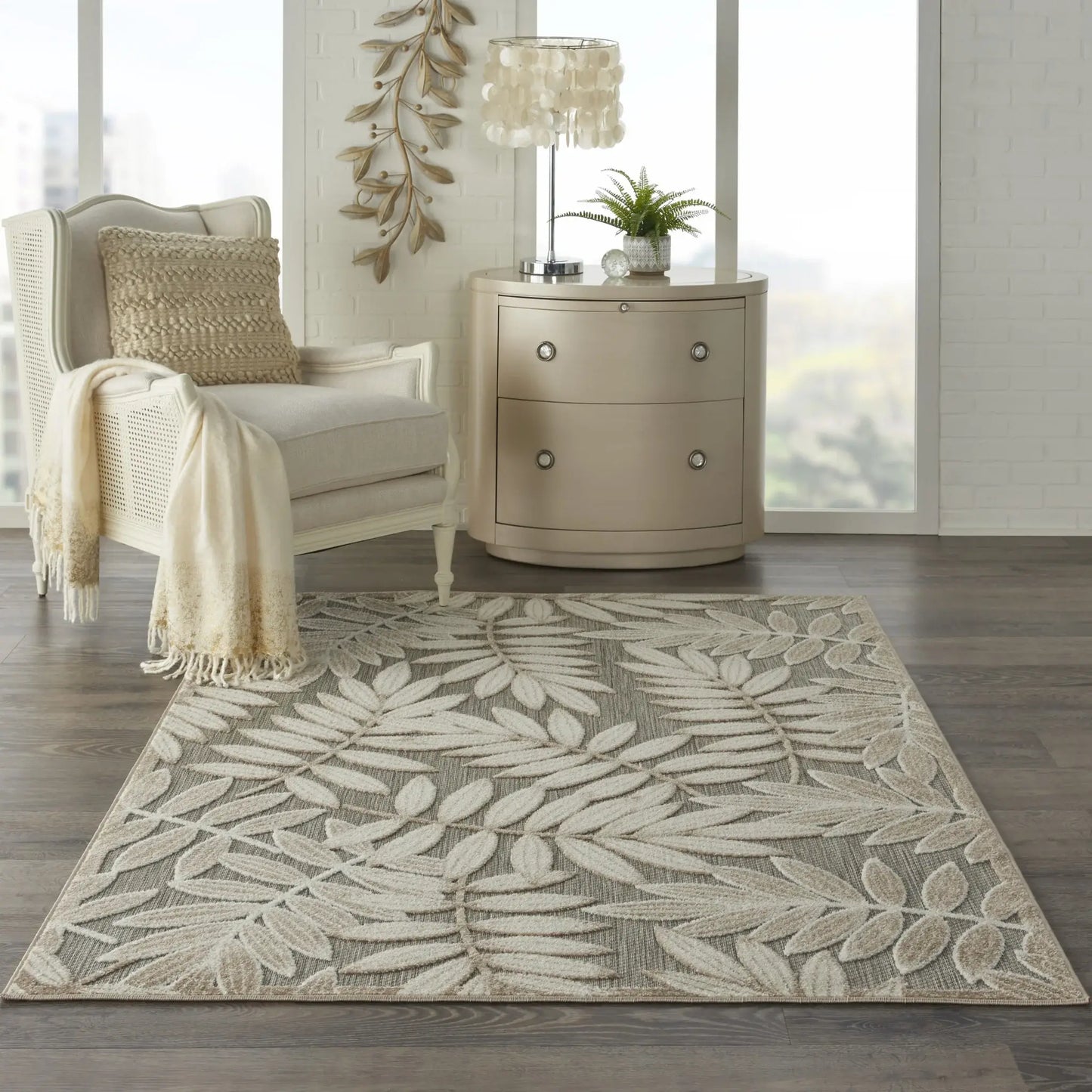 4' X 6' Gray And Ivory Floral Stain Resistant Indoor Outdoor Area Rug - Homeroots - Flyclothing LLC