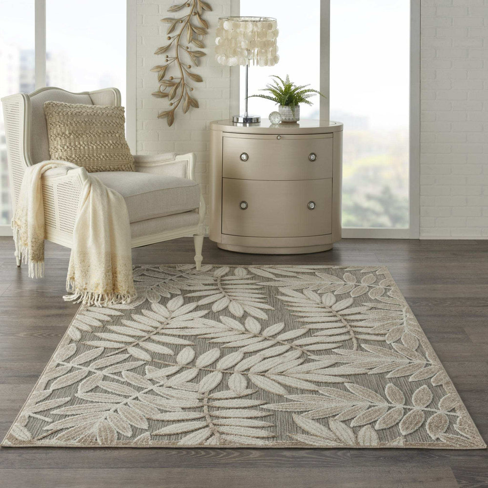 6' X 9' Gray And Ivory Floral Stain Resistant Indoor Outdoor Area Rug - Homeroots - Flyclothing LLC