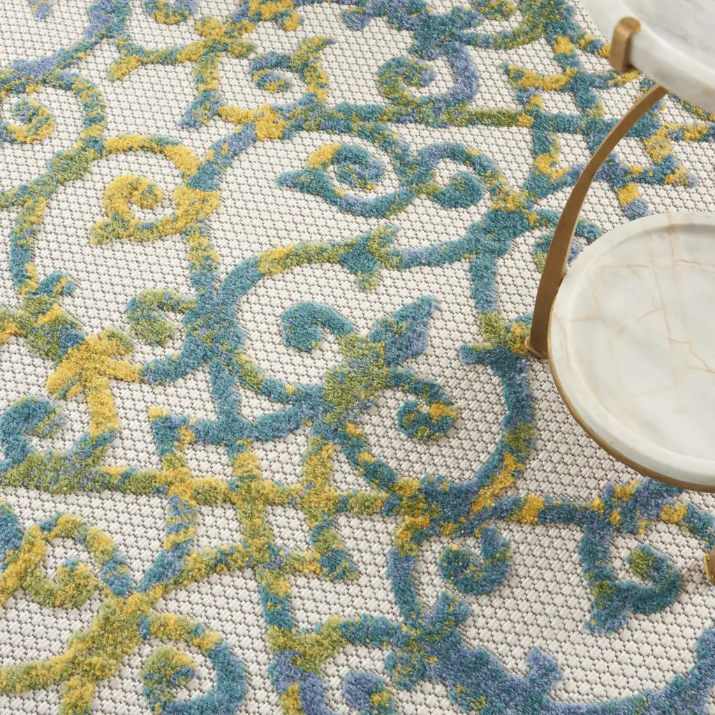 5' Round Ivory And Blue Round Floral Indoor Outdoor Area Rug - Homeroots - Flyclothing LLC