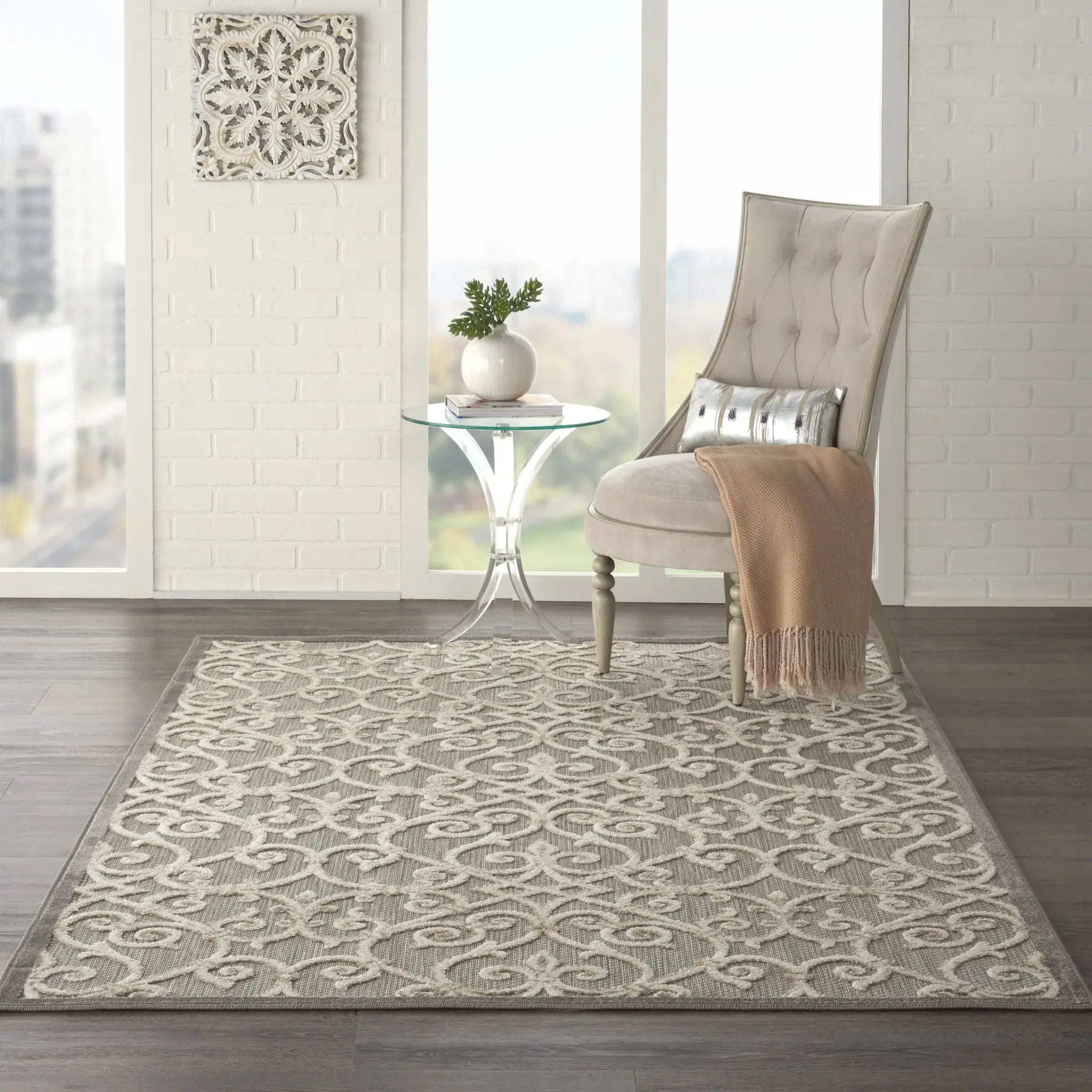 4' X 6' Gray And Ivory Floral Indoor Outdoor Area Rug - Homeroots - Flyclothing LLC