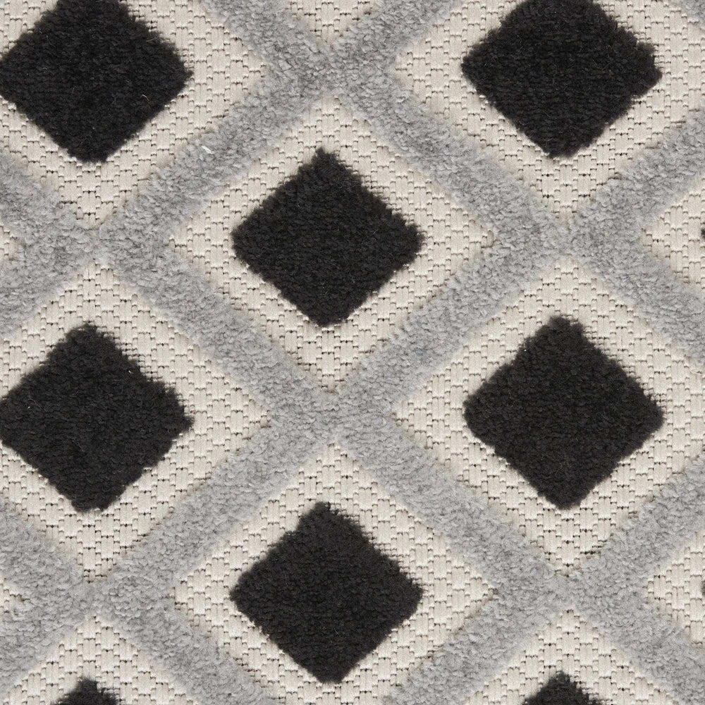 4' X 6' Black And White Geometric Indoor Outdoor Area Rug - Homeroots - Flyclothing LLC