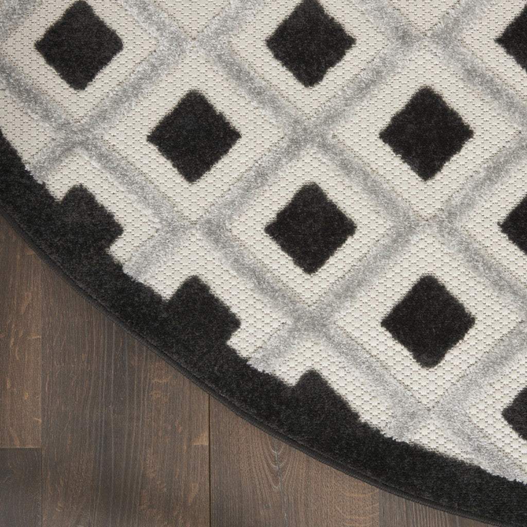 4' Round Black And White Round Geometric Indoor Outdoor Area Rug - Homeroots - Flyclothing LLC