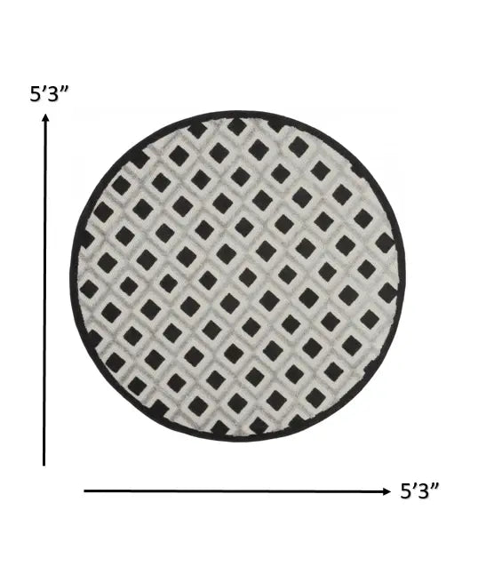 5' Round Black And White Round Geometric Indoor Outdoor Area Rug - Homeroots - Flyclothing LLC