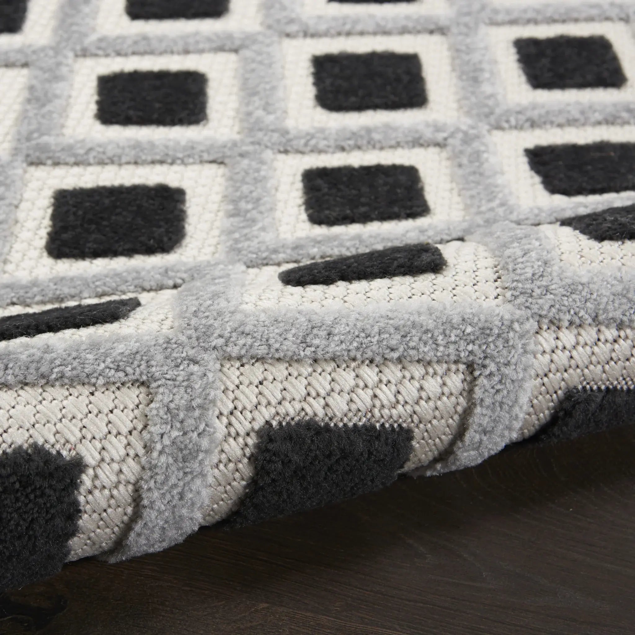 5' Round Black And White Round Geometric Indoor Outdoor Area Rug - Homeroots - Flyclothing LLC