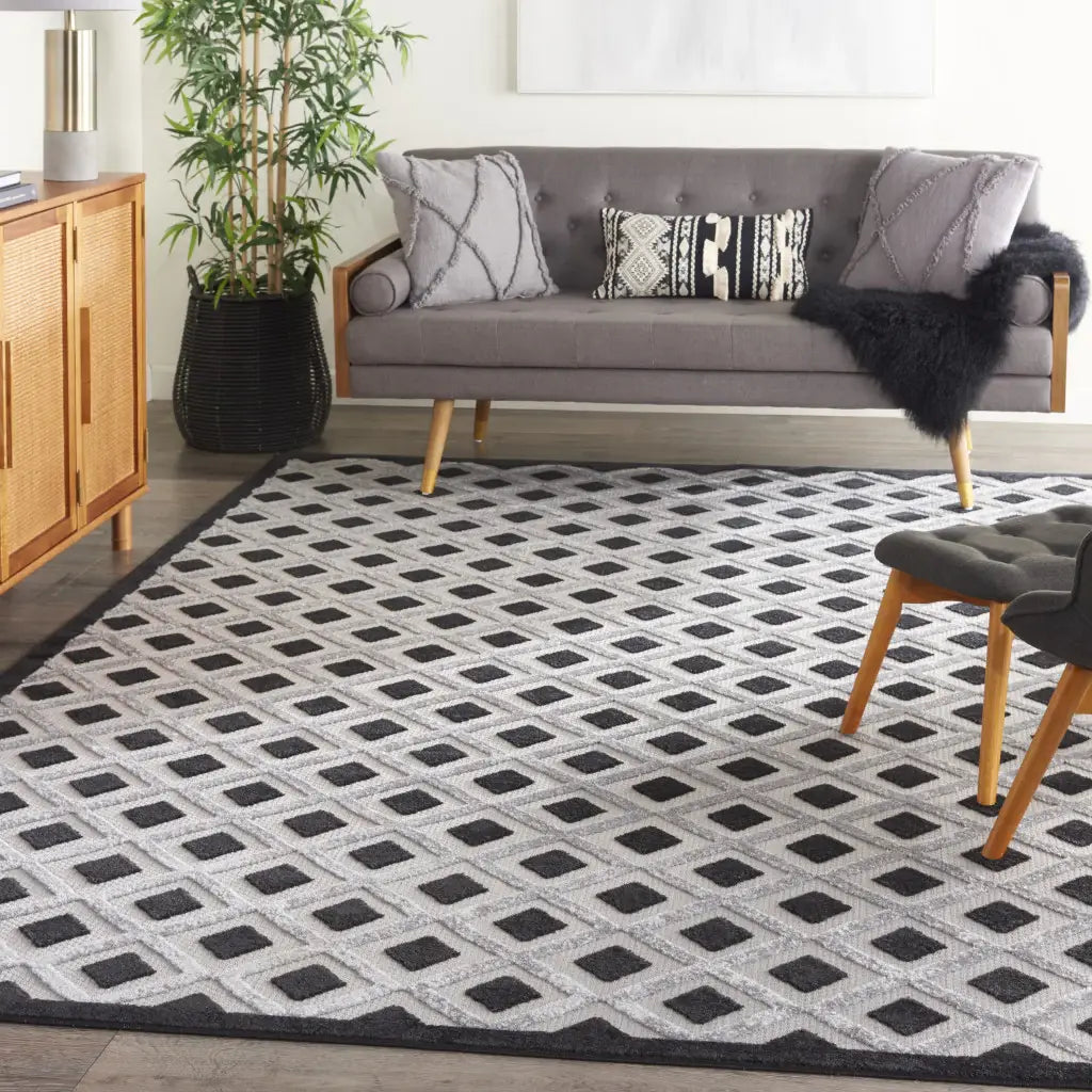 7' X 10' Black And White Geometric Indoor Outdoor Area Rug - Homeroots - Flyclothing LLC