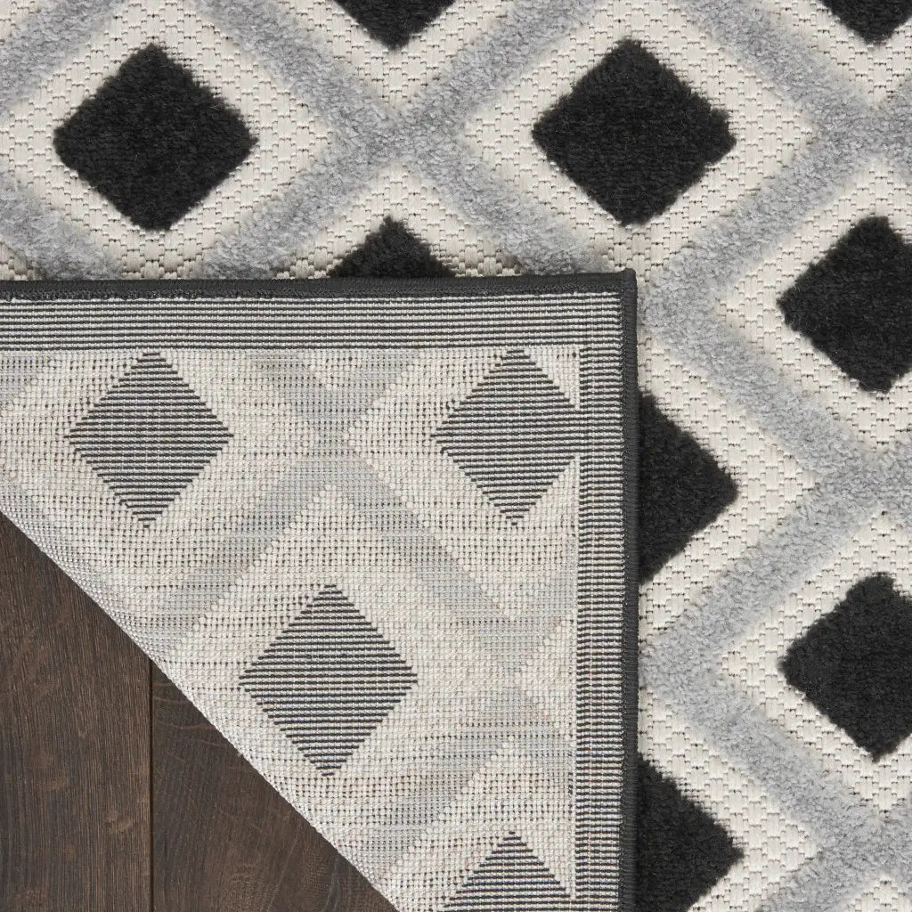 8' X 11' Black And White Geometric Indoor Outdoor Area Rug - Homeroots - Flyclothing LLC