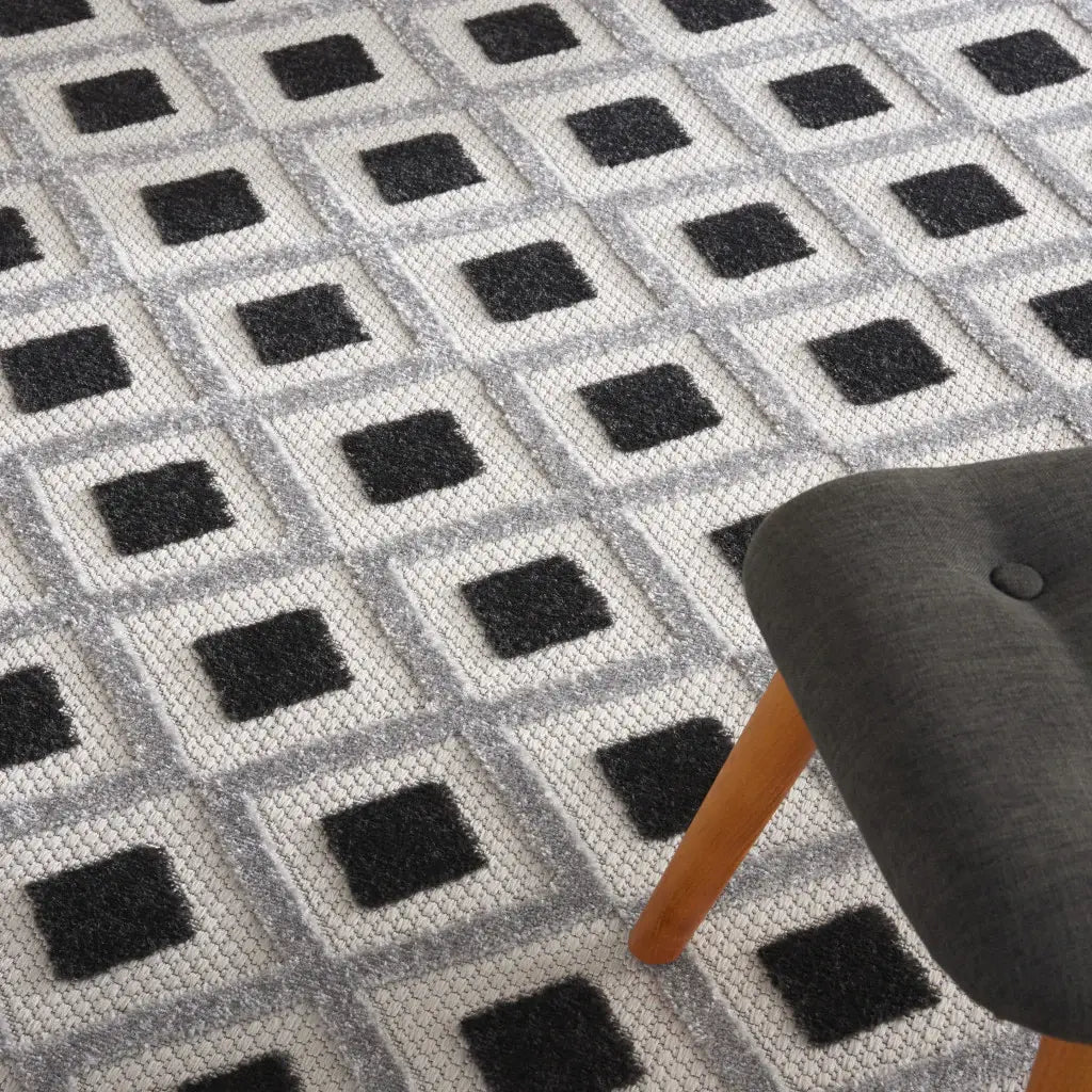 8' X 11' Black And White Geometric Indoor Outdoor Area Rug - Homeroots - Flyclothing LLC