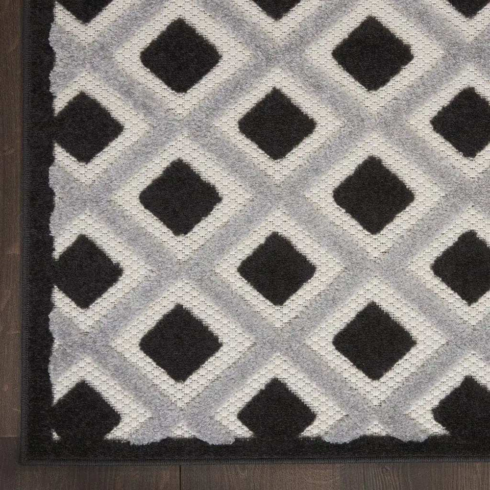8' X 11' Black And White Geometric Indoor Outdoor Area Rug - Homeroots - Flyclothing LLC