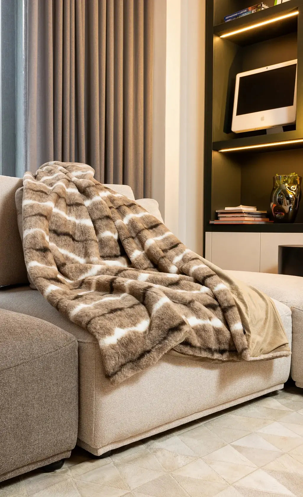 Beige Faux Fur Ombre Plush Throw - Homeroots - Flyclothing LLC