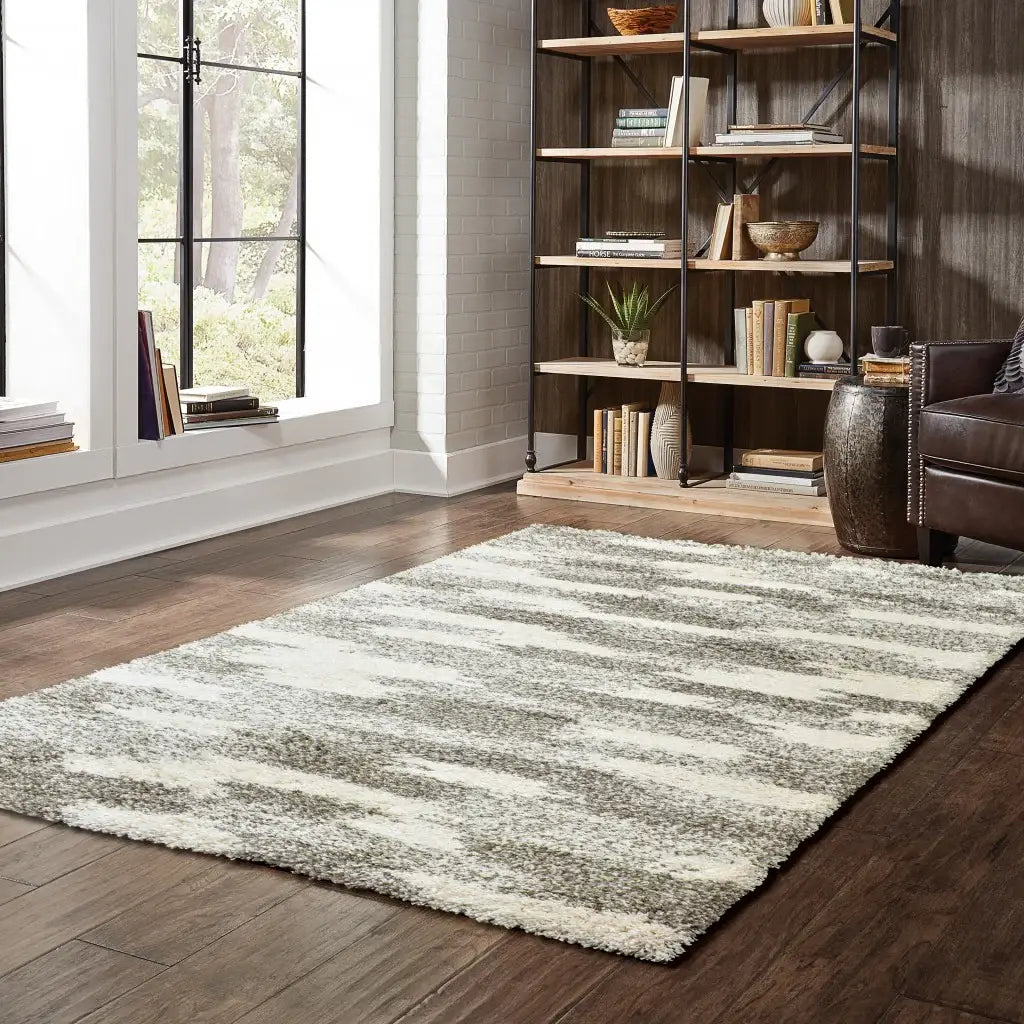 7' X 10' Gray And Ivory Geometric Pattern Area Rug - Homeroots - Flyclothing LLC