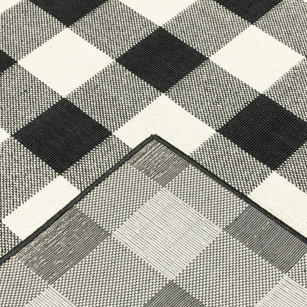 4' X 6' Black and Ivory Indoor Outdoor Area Rug - Homeroots - Flyclothing LLC