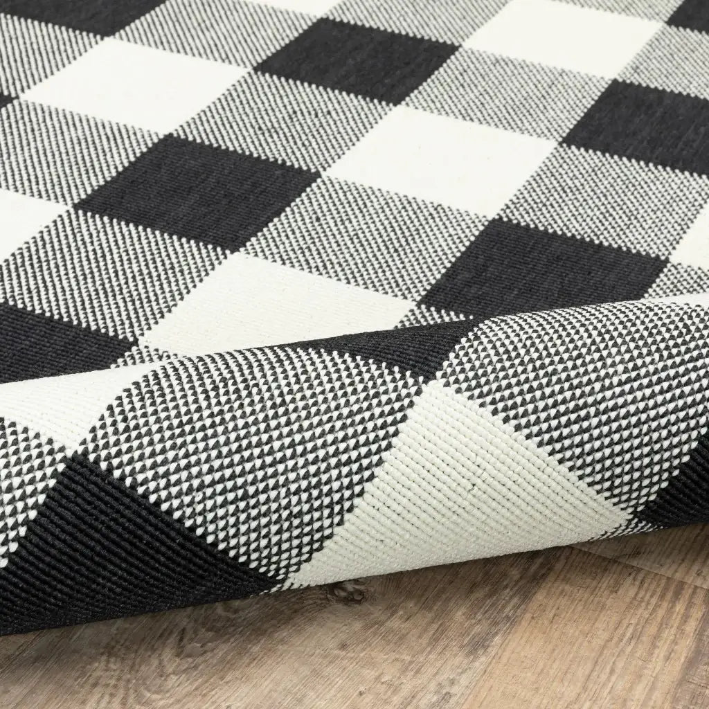 4' X 6' Black and Ivory Indoor Outdoor Area Rug - Homeroots - Flyclothing LLC