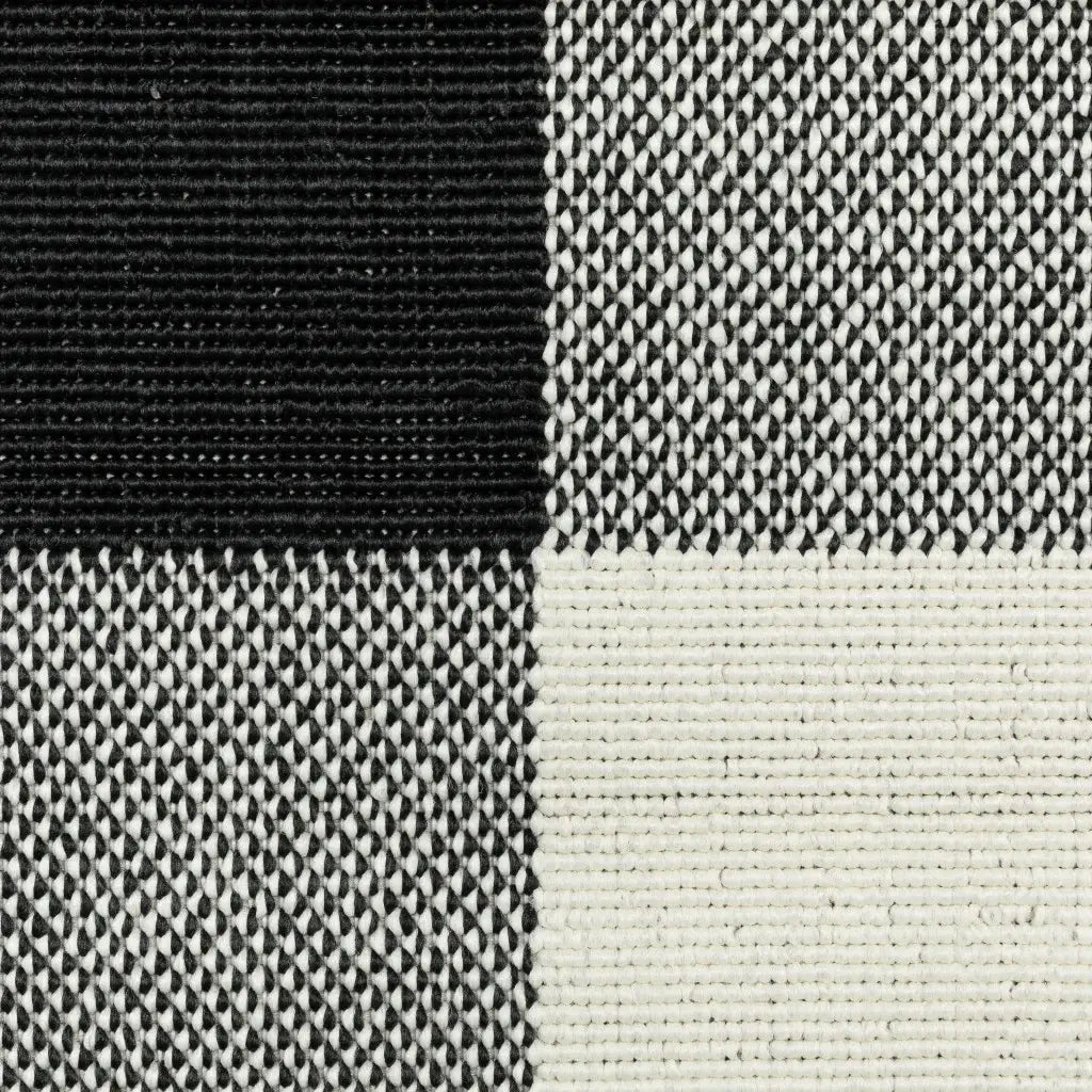 4' X 6' Black and Ivory Indoor Outdoor Area Rug - Homeroots - Flyclothing LLC