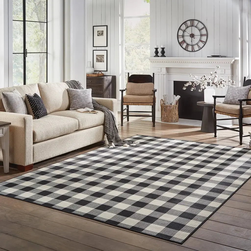 4' X 6' Black and Ivory Indoor Outdoor Area Rug - Homeroots - Flyclothing LLC