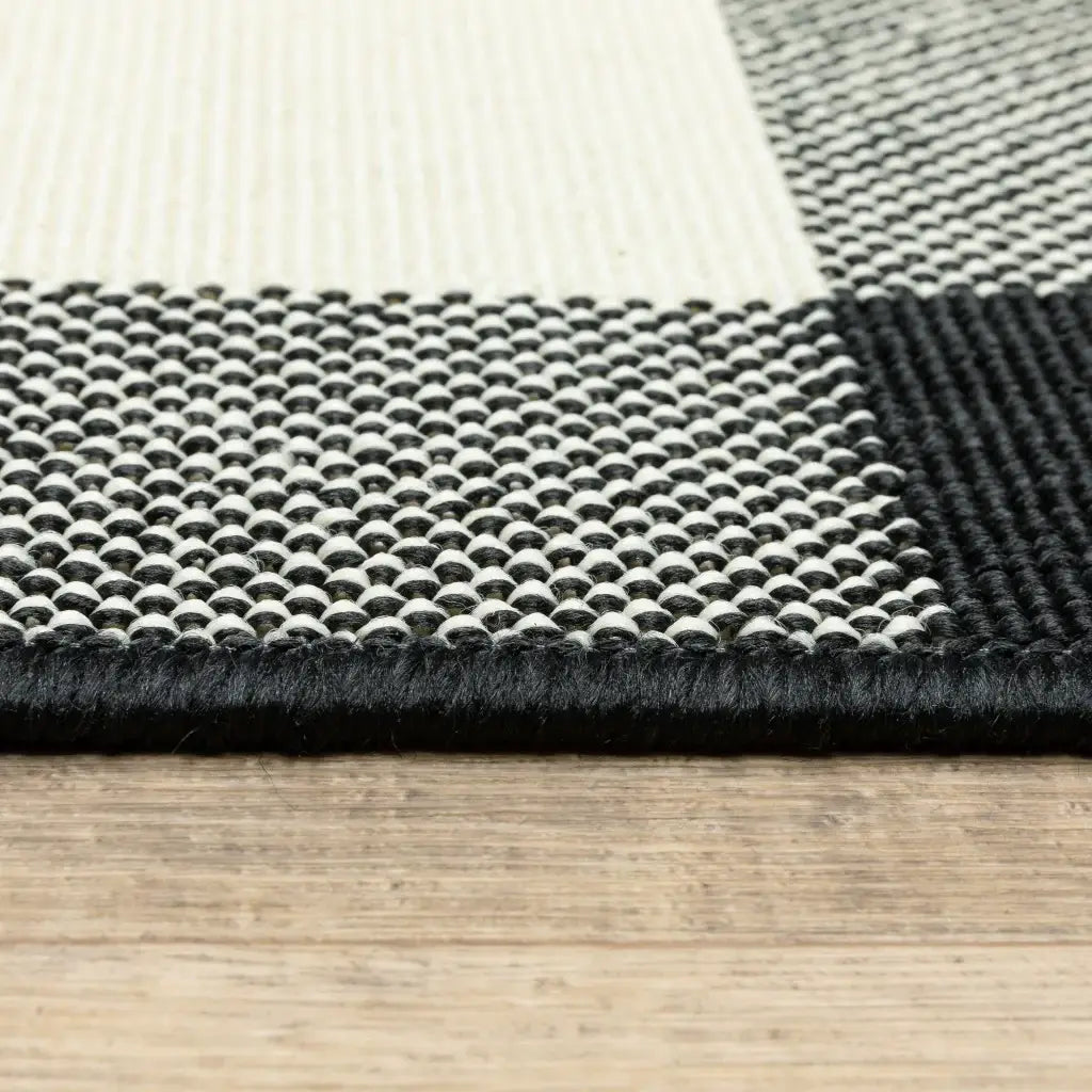 5' X 8' Black and Ivory Indoor Outdoor Area Rug - Homeroots - Flyclothing LLC