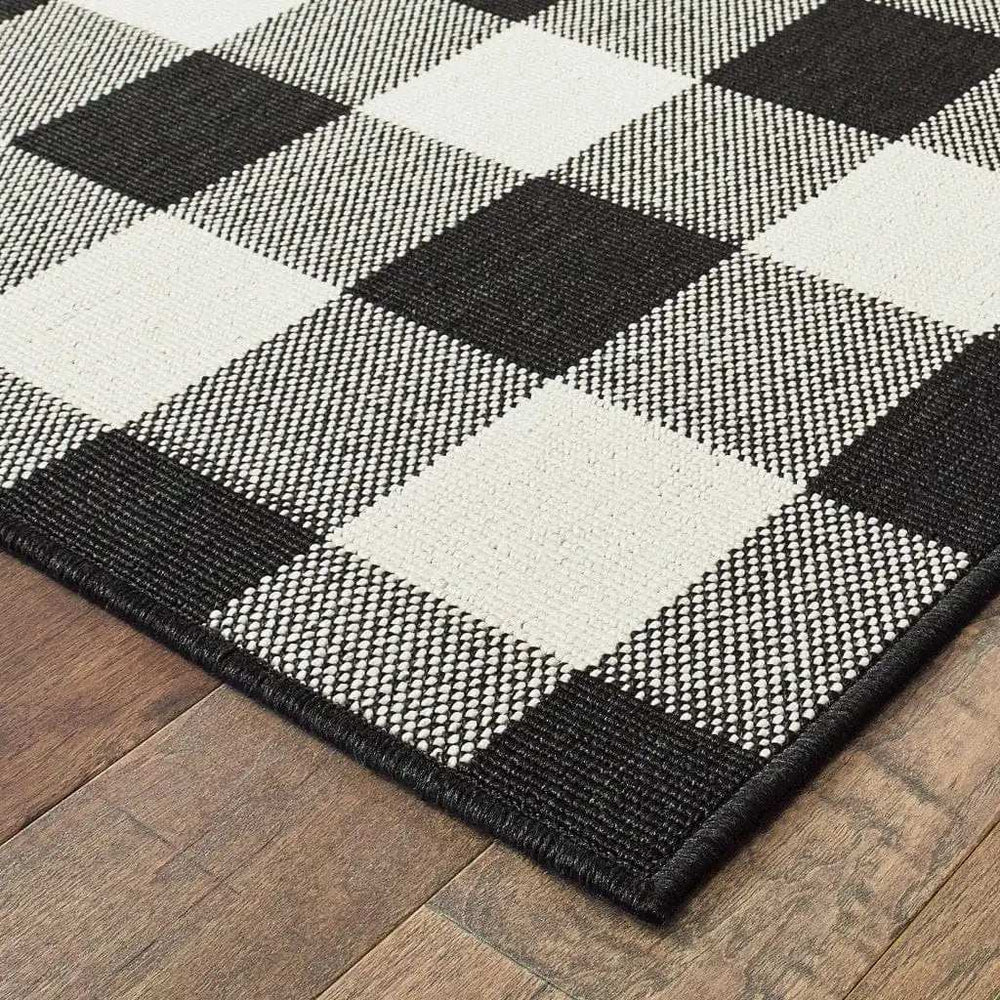 7' X 10' Black and Ivory Indoor Outdoor Area Rug - Homeroots - Flyclothing LLC