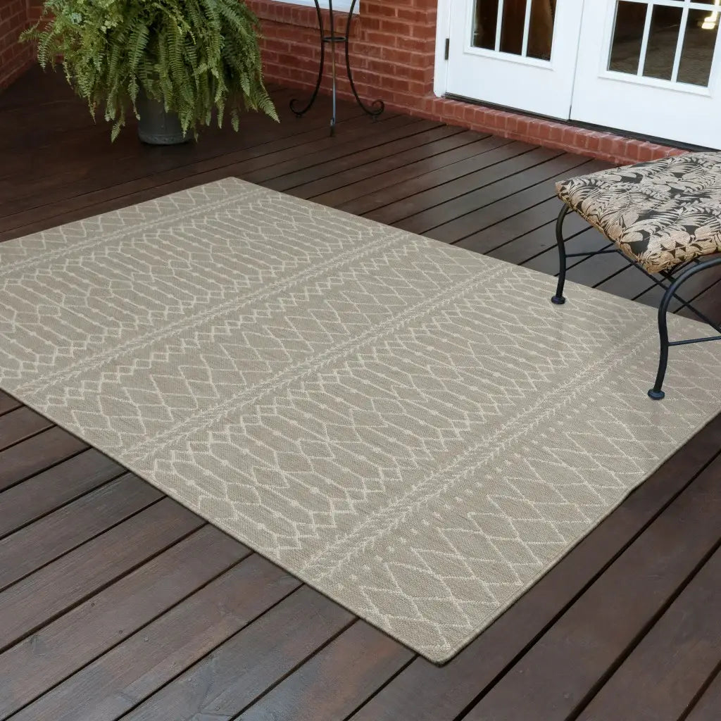 5' X 7' Gray and Ivory Indoor Outdoor Area Rug - Homeroots - Flyclothing LLC