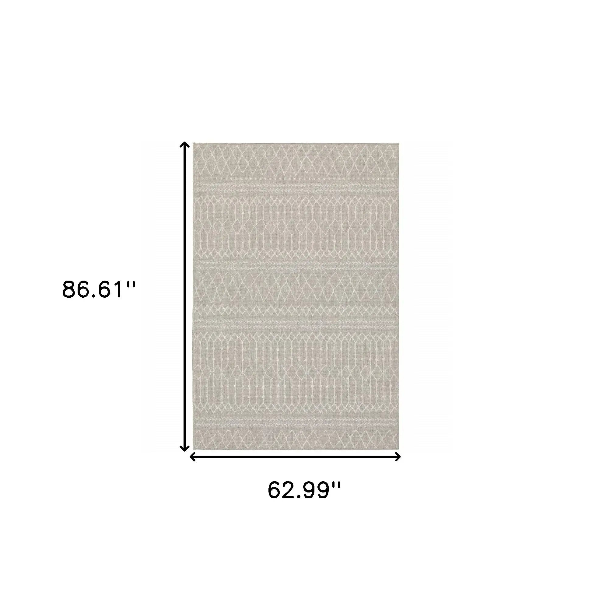 5' X 7' Gray and Ivory Indoor Outdoor Area Rug - Homeroots - Flyclothing LLC