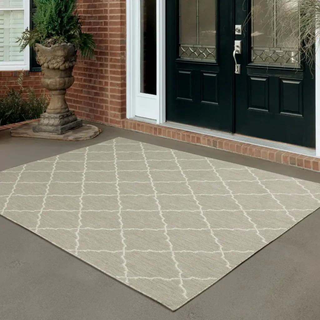 7' X 9' Gray and Ivory Indoor Outdoor Area Rug - Homeroots - Flyclothing LLC