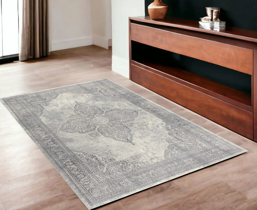 4' X 6' Gray Distressed Medallion Area Rug - Homeroots