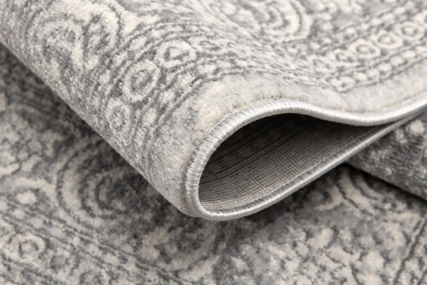 5' X 8' Gray Distressed Medallion Area Rug - Homeroots - Flyclothing LLC