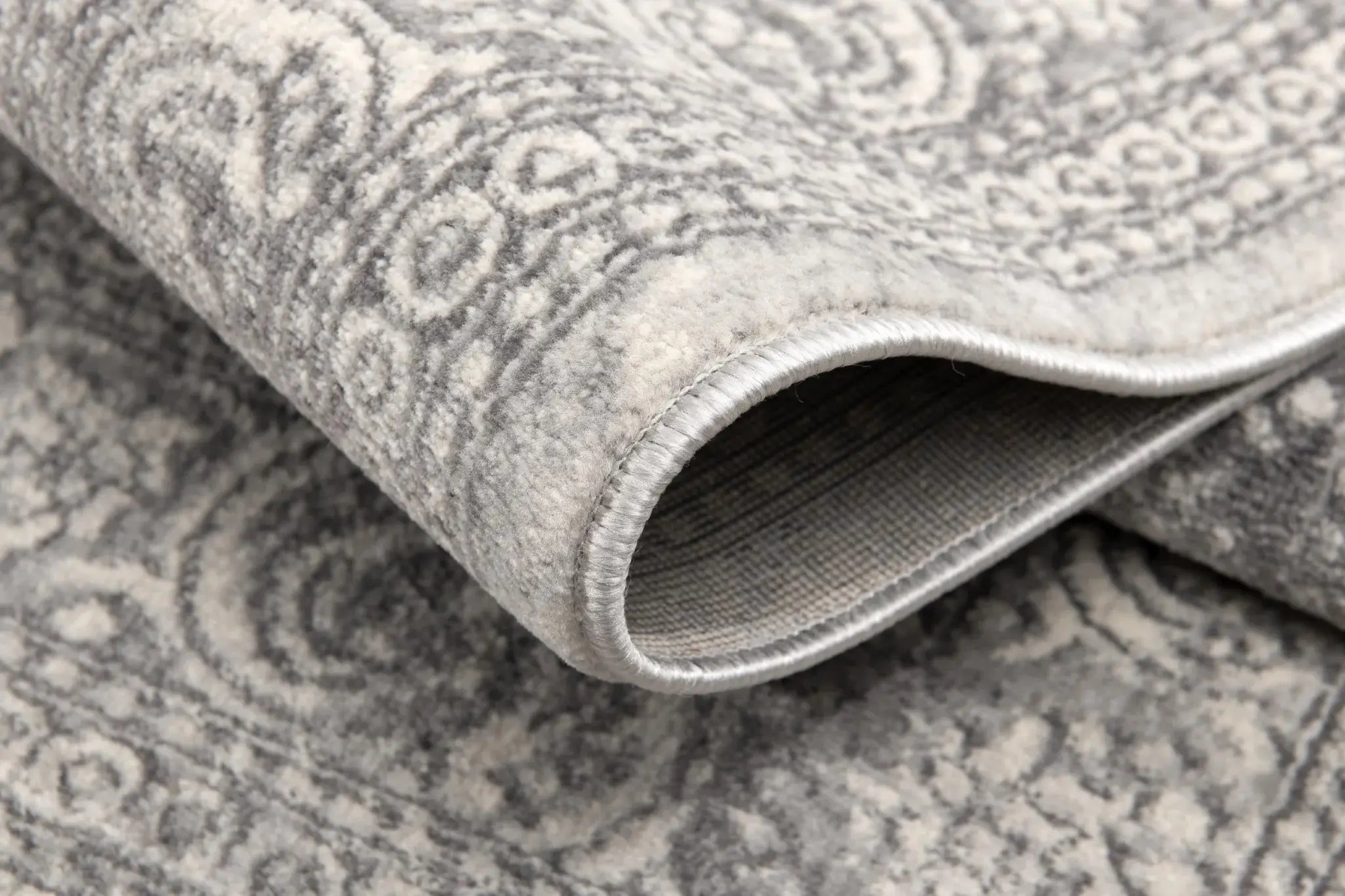 5' X 8' Gray Distressed Medallion Area Rug - Homeroots - Flyclothing LLC