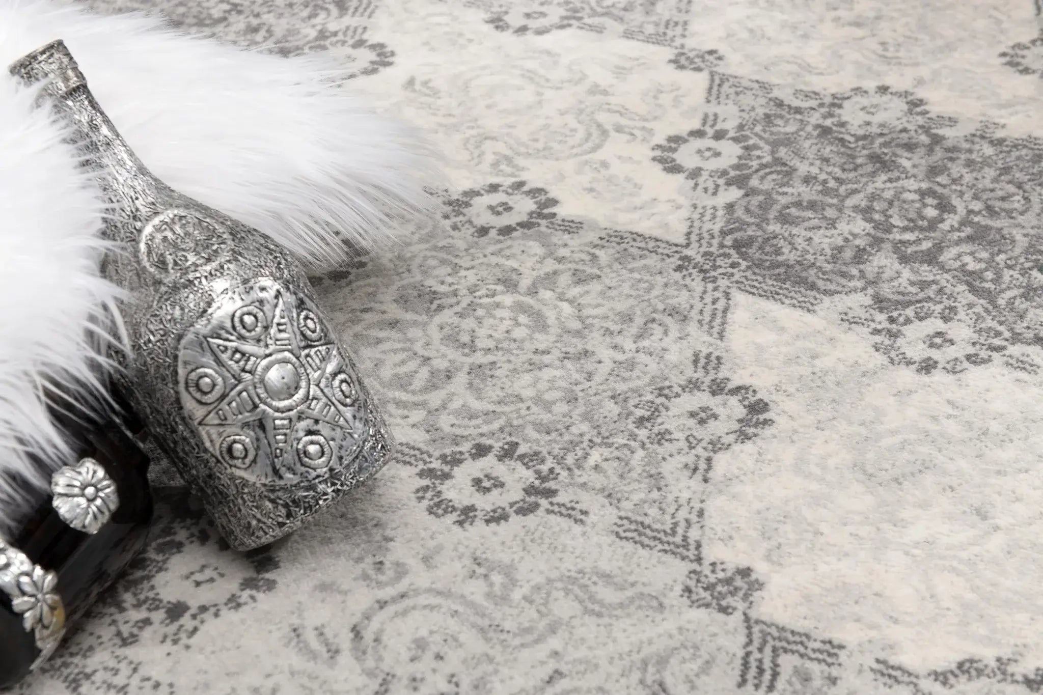 2' X 3' Gray Distressed Trellis Pattern Scatter Rug - Homeroots - Flyclothing LLC
