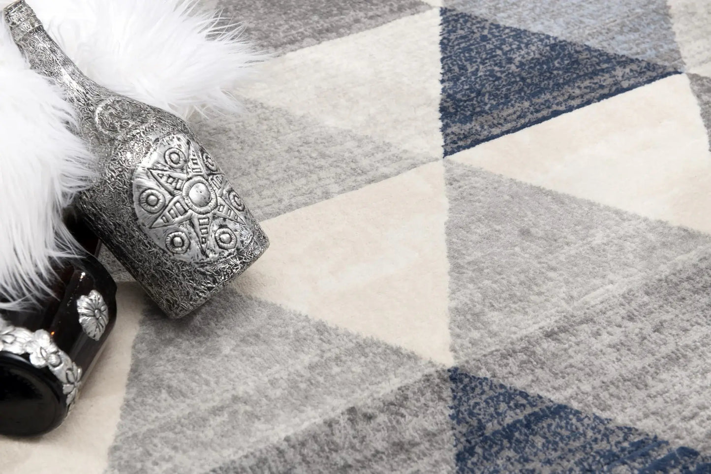 4' X 6' Navy Blue Geometric Diamond Area Rug - Homeroots - Flyclothing LLC
