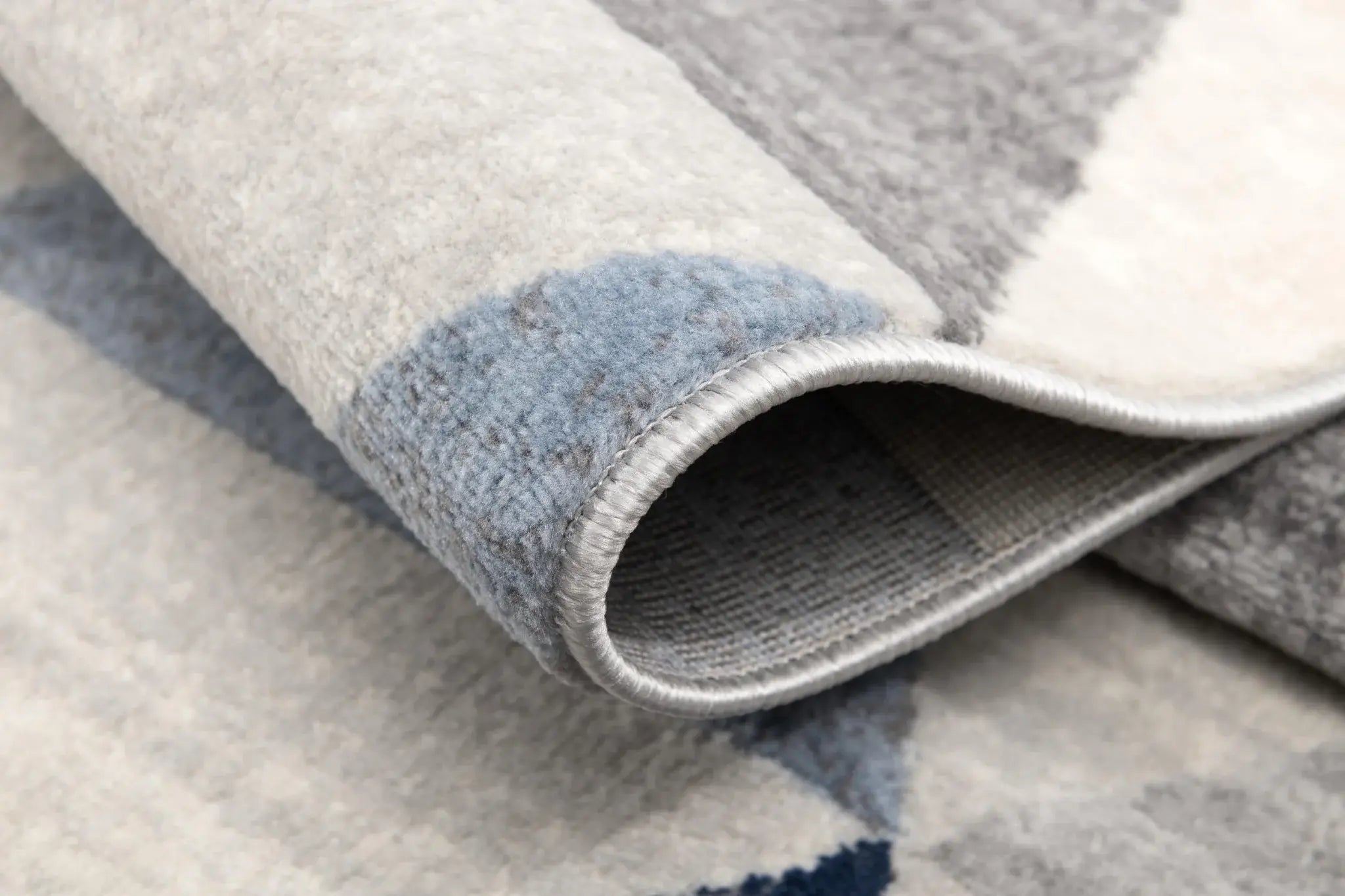 4' X 6' Navy Blue Geometric Diamond Area Rug - Homeroots - Flyclothing LLC
