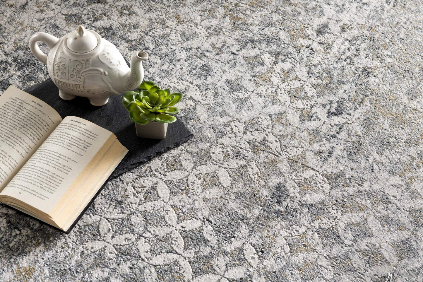 4' X 6' Gray And Ivory Distressed Area Rug - Homeroots - Flyclothing LLC