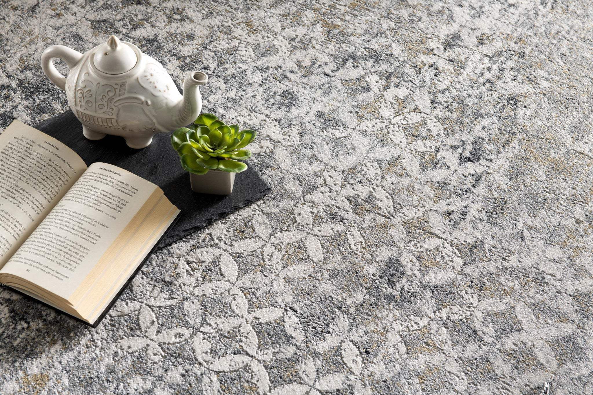 4' X 6' Gray And Ivory Distressed Area Rug - Homeroots - Flyclothing LLC