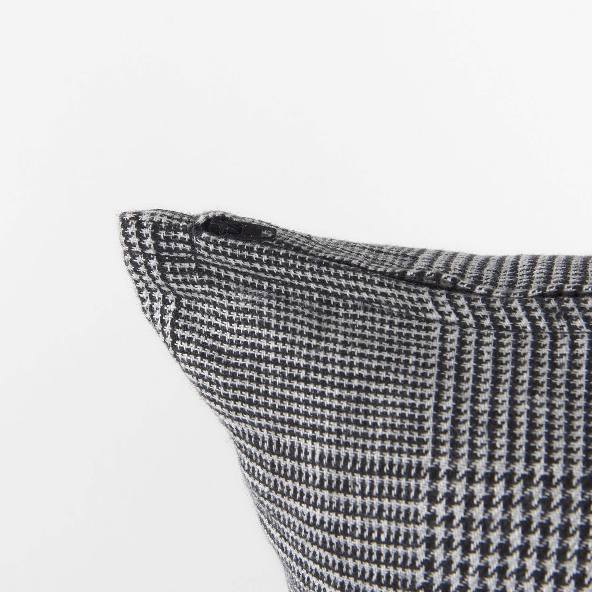 White And Black Pattern Throw Pillow Cover - Homeroots - Flyclothing LLC
