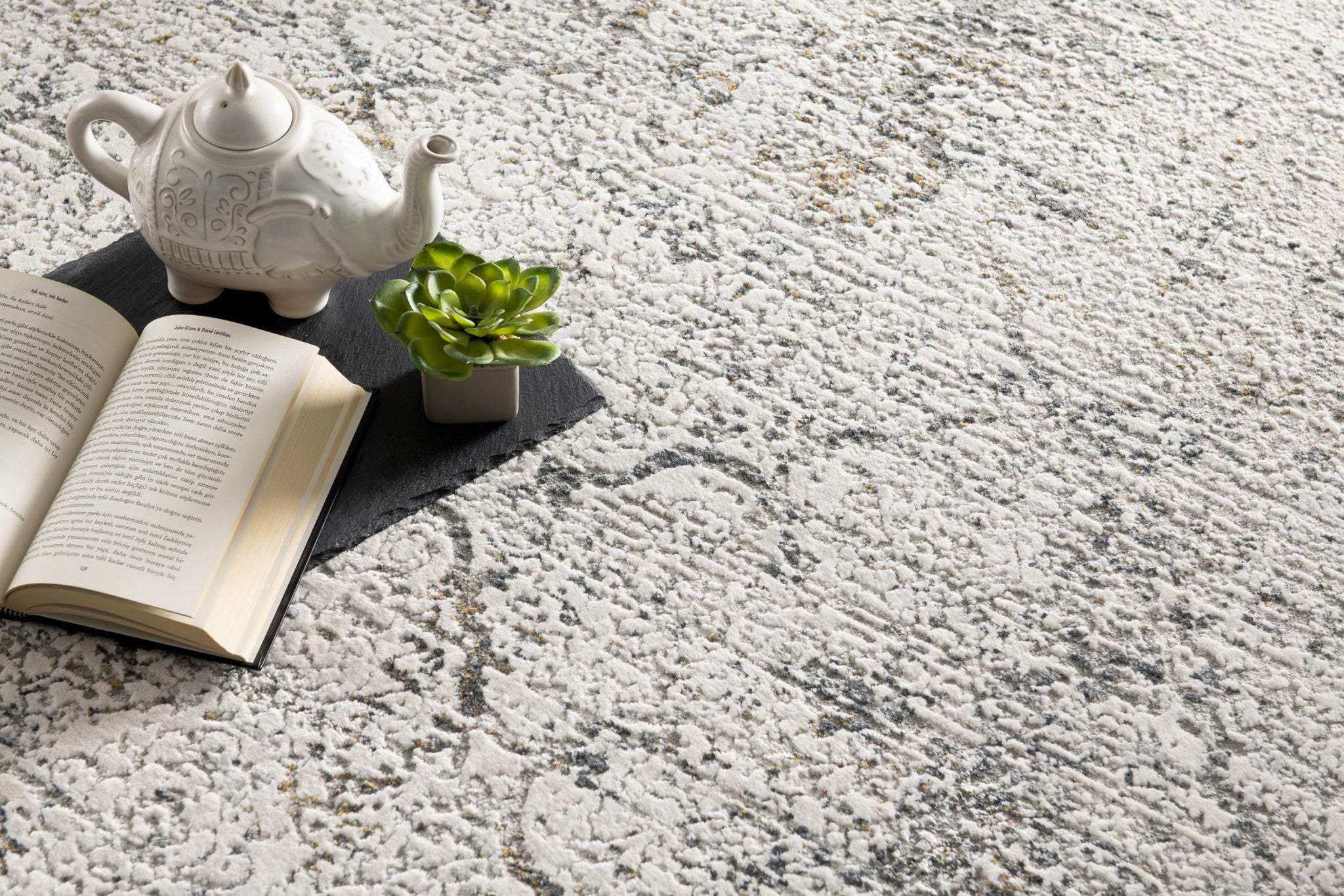 5' X 7' Gray and Ivory Abstract Area Rug - Homeroots - Flyclothing LLC
