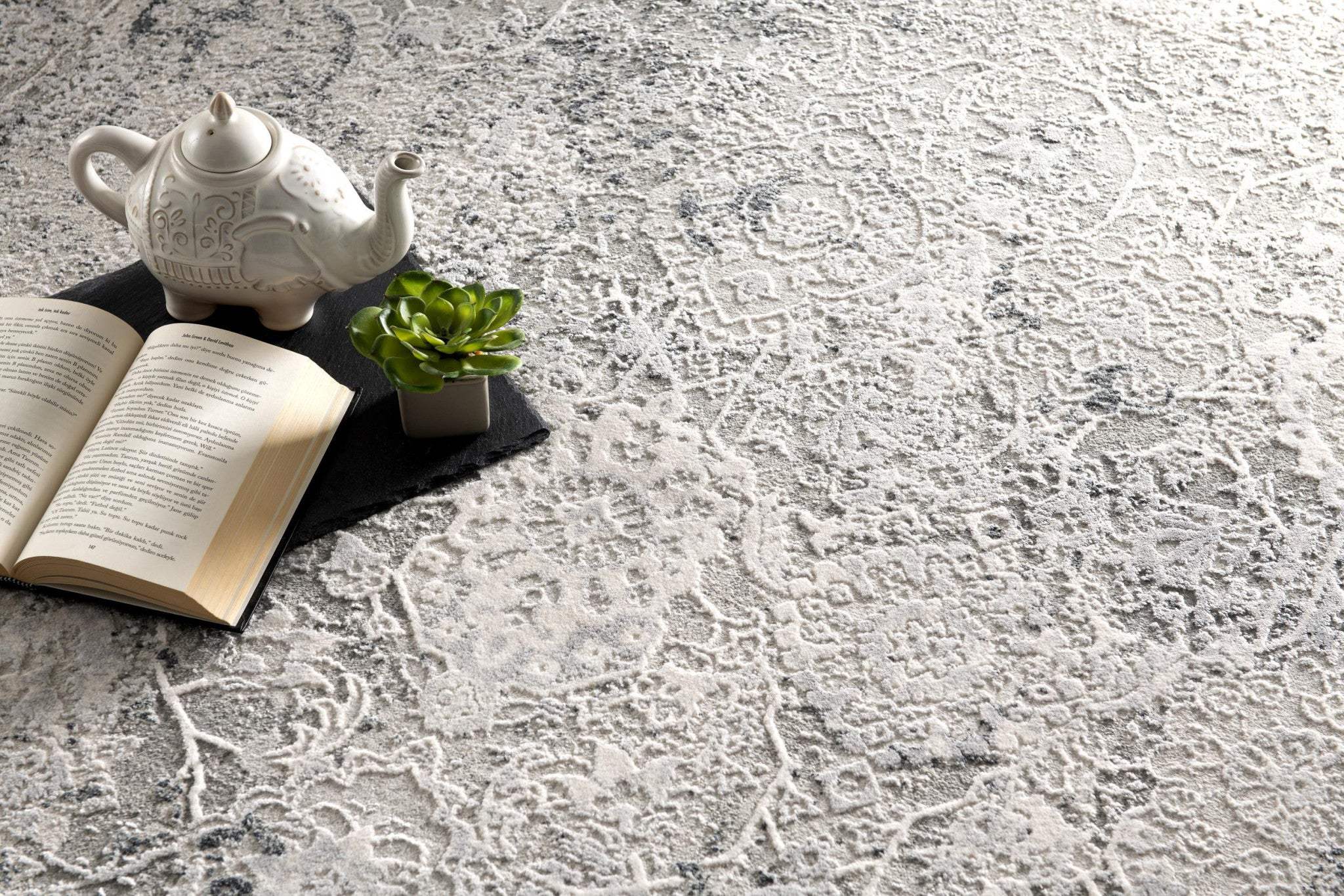 5' X 7' Gray and Ivory Abstract Area Rug - Homeroots - Flyclothing LLC