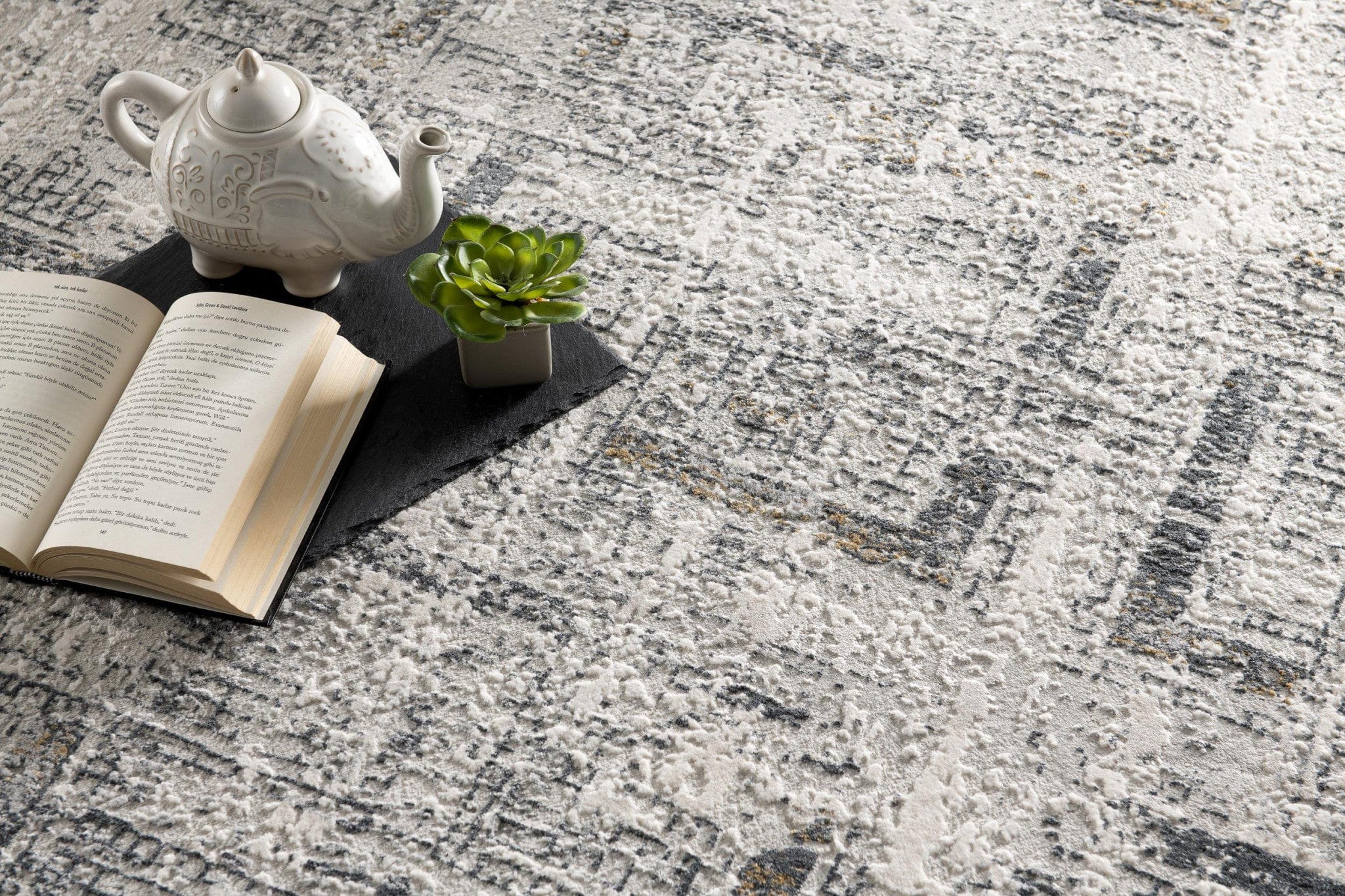 4' X 6' Gray and Ivory Abstract Power Loom Area Rug - Homeroots