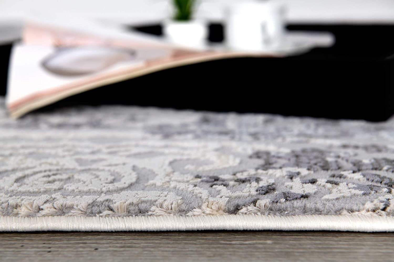 7' X 10' Cream And Gray Tinted Ogee Pattern Area Rug - Homeroots - Flyclothing LLC