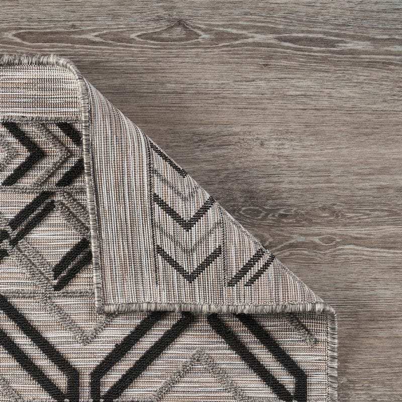 5' X 7' Black And Tan Indoor Outdoor Area Rug - Homeroots - Flyclothing LLC