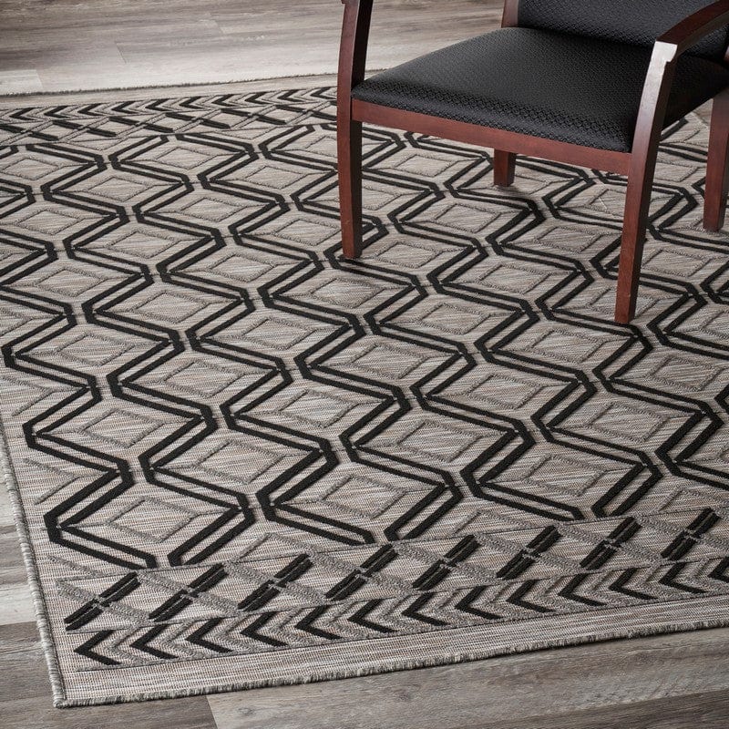 5' X 7' Black And Tan Indoor Outdoor Area Rug - Homeroots