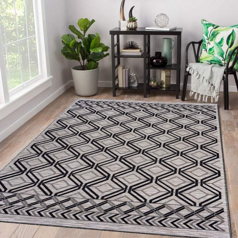 5' X 7' Black And Tan Indoor Outdoor Area Rug - Homeroots - Flyclothing LLC
