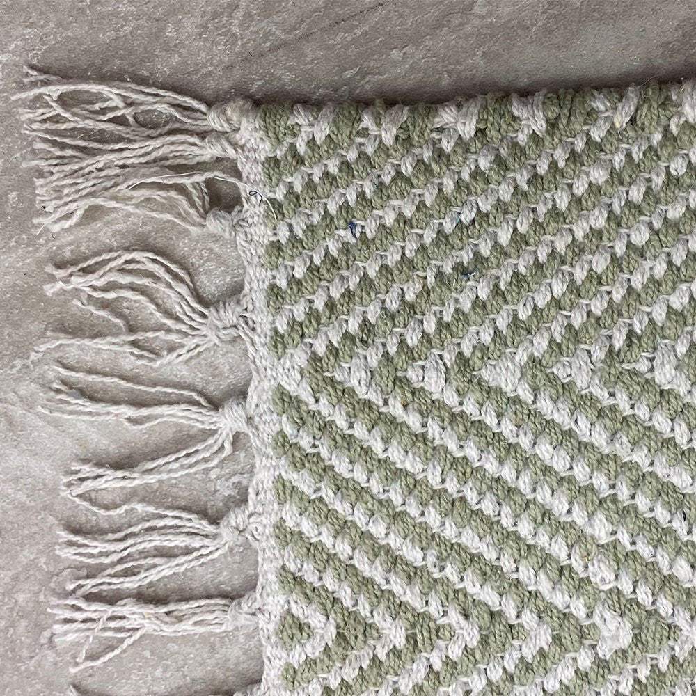 2' X 4' Green and White Hand Woven Area Rug - Homeroots - Flyclothing LLC