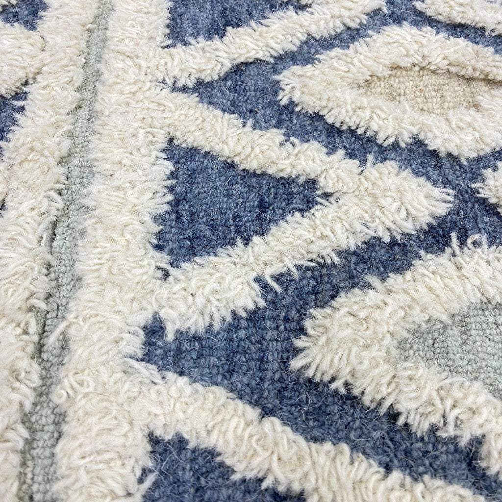 6' Round Blue and Cream Striped Diamonds Area Rug - Homeroots - Flyclothing LLC