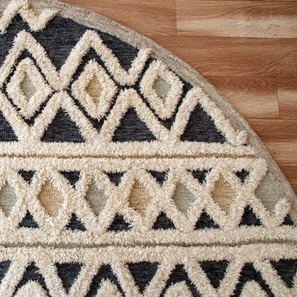 6' Round Blue and Cream Striped Diamonds Area Rug - Homeroots - Flyclothing LLC