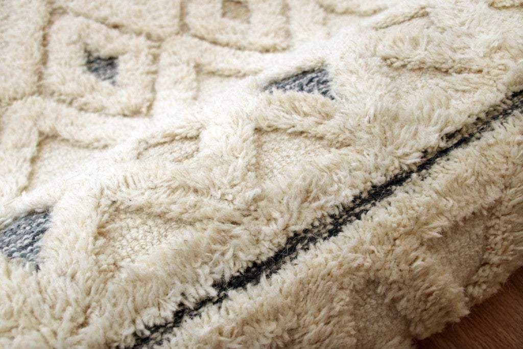 4' Round Cream and Blue Stripe Diamond Area Rug - Homeroots - Flyclothing LLC