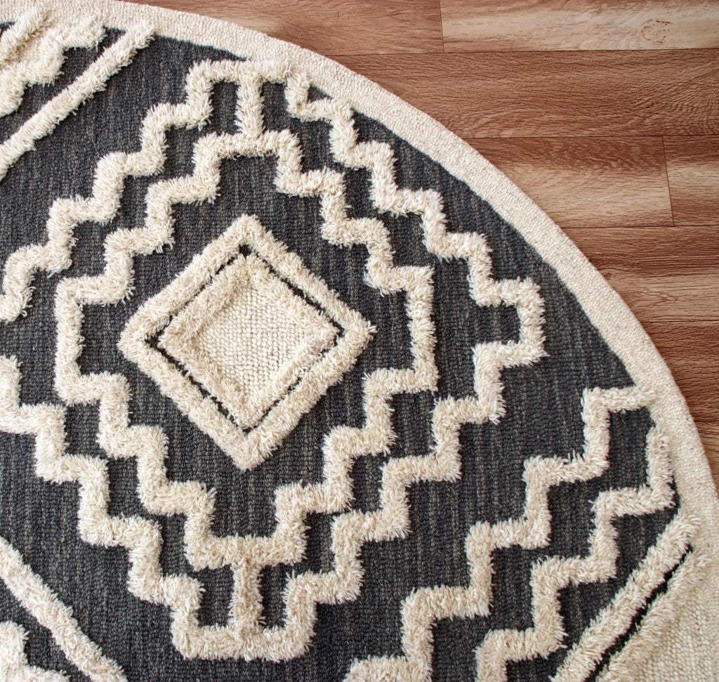6' Round Gray and Cream Geometric Area Rug - Homeroots - Flyclothing LLC
